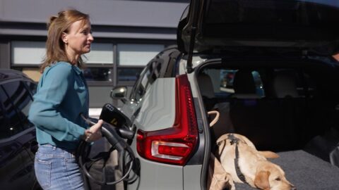 Streamer die mensen laat zien en daarmee de sfeer van duurzame mobiliteit