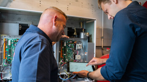 Medewerkers van Engeltherm voeren een meeting uit