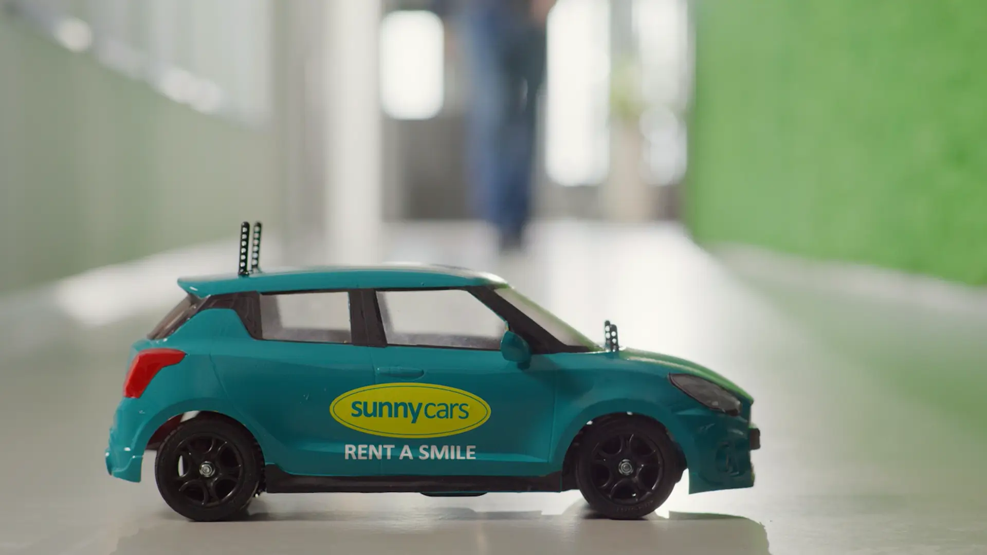 Werkenbij video Sunny Cars met speelgoed auto in hoofdrol